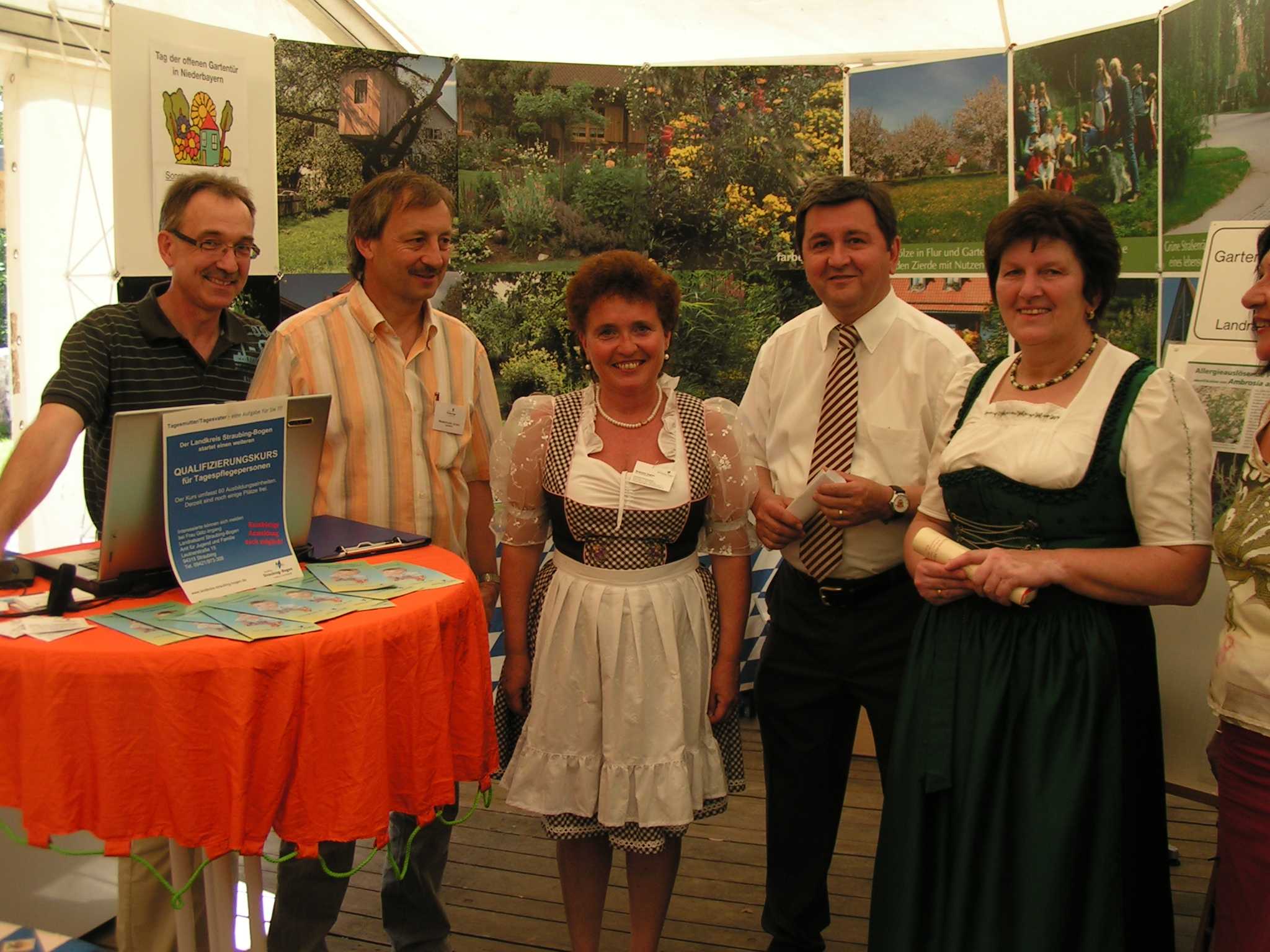 Am Gemeinschaftsstand Landratsamt - Gartenbau.jpg