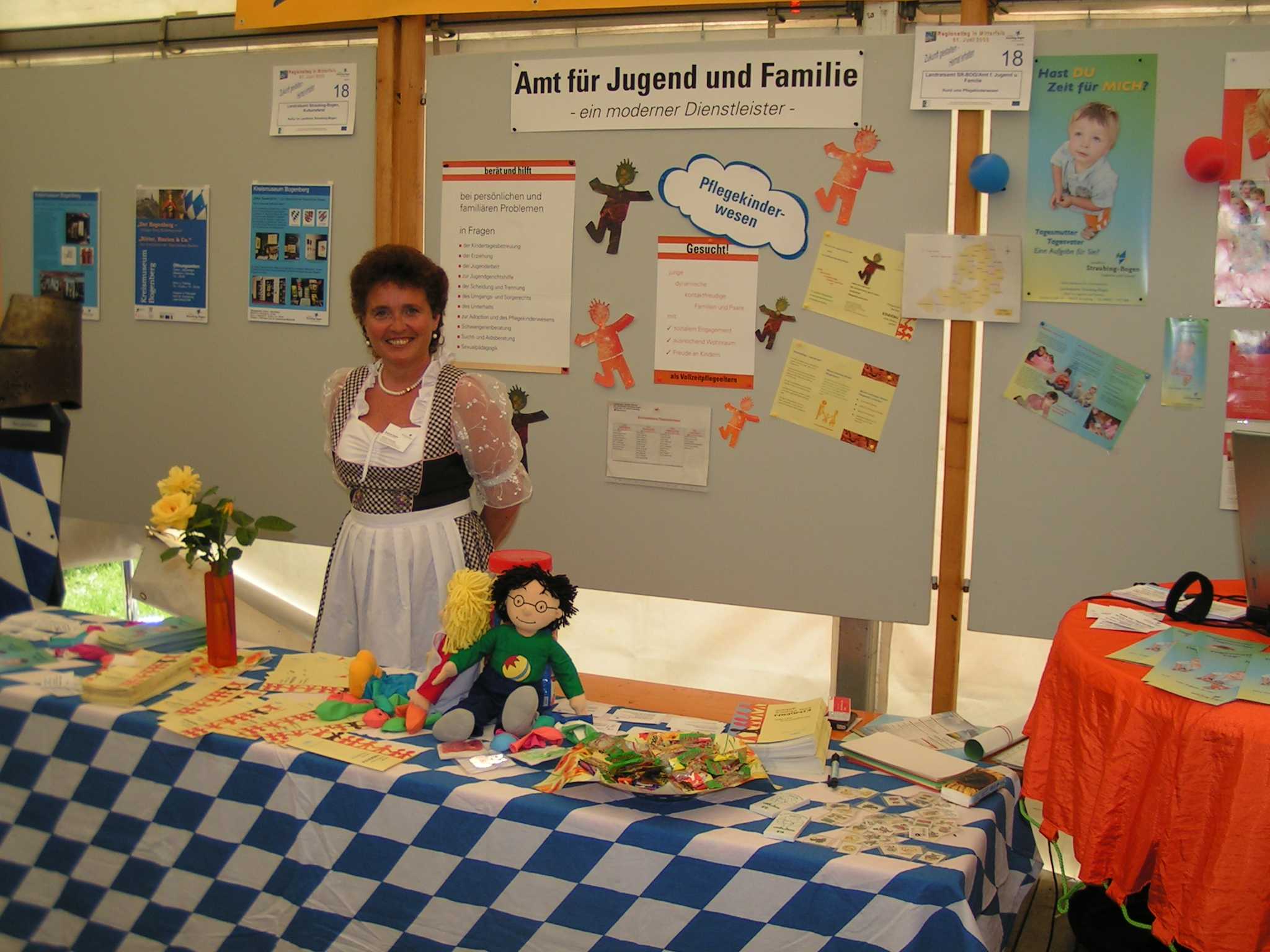 Am Gemeinschaftsstand Landratsamt -Jugendamt.jpg