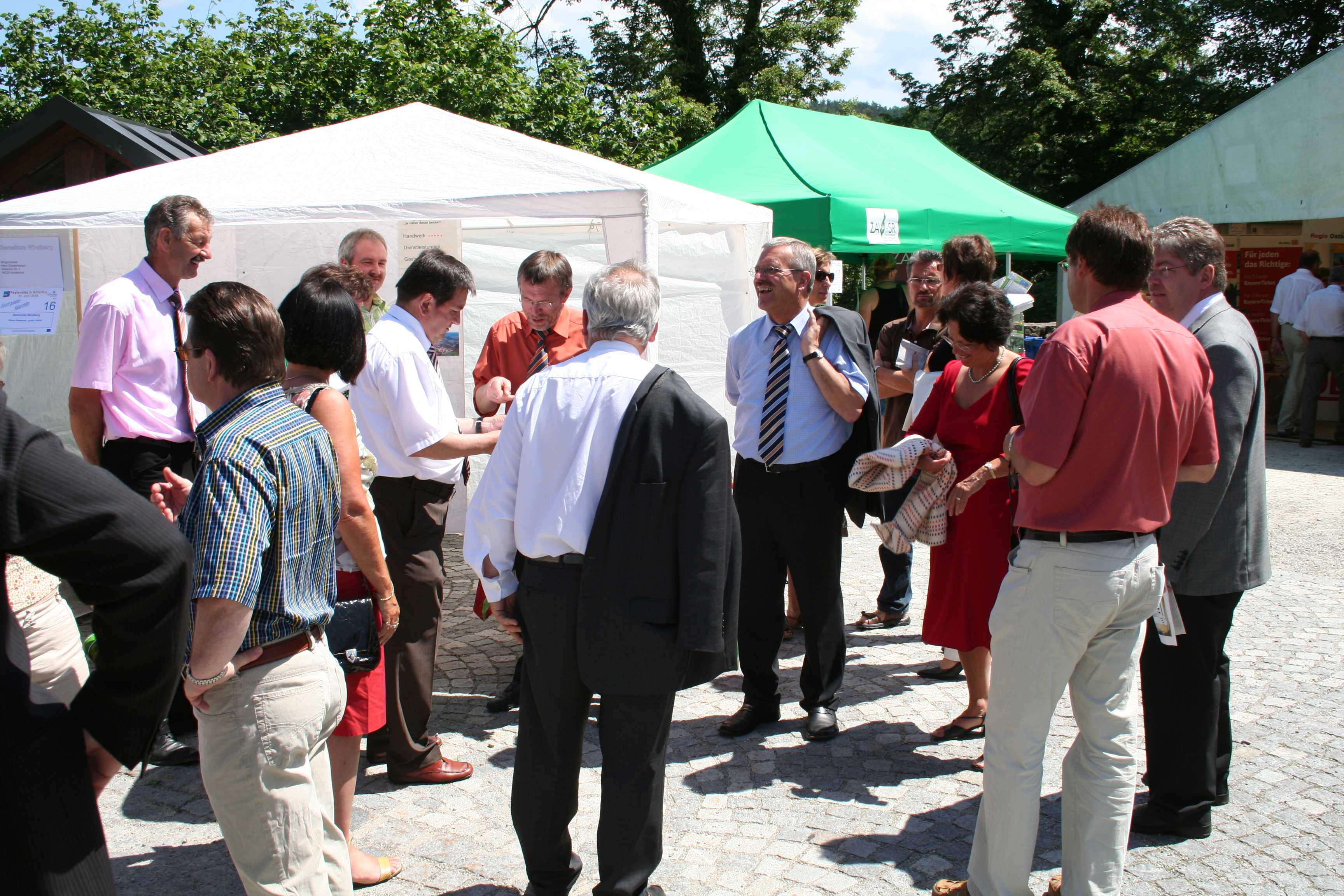 Am Stand der Gemeinde Windberg.jpg